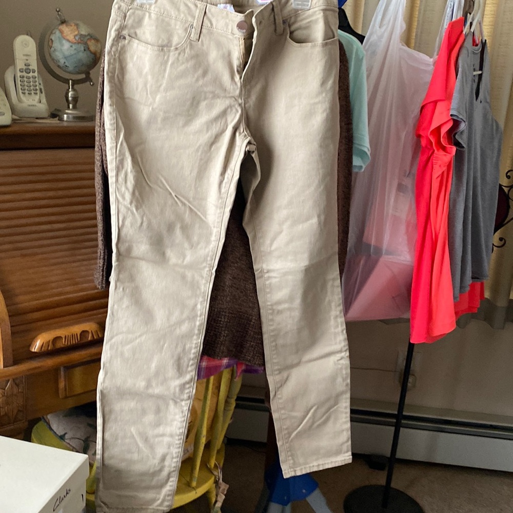 Skinny jeans khakis color!